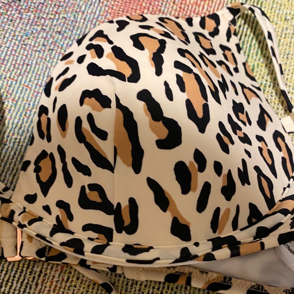 Floral and Leopard Print Bikini Tops Bundle of (6) - Picture 2 of 7